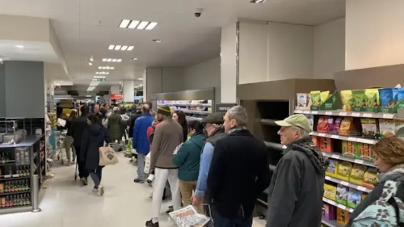 busy retail scene showing importance of fast POS systems